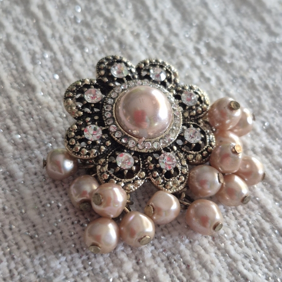 Retro Faux Pearl and Rhinestone Flower Brooch - Picture 3 of 8